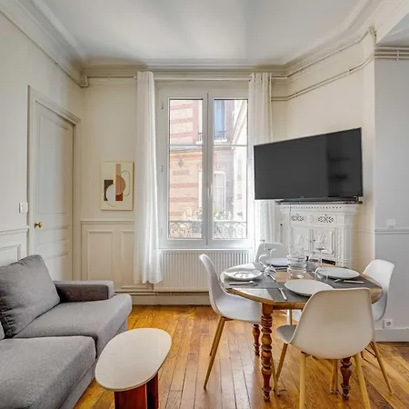 2bdr 4p Near Batignolles Paris